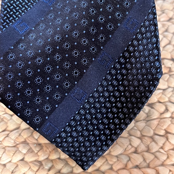 GUCCI Classic Designer Logo Tie 100% Silk Made in Italy - Picture 4 of 5
